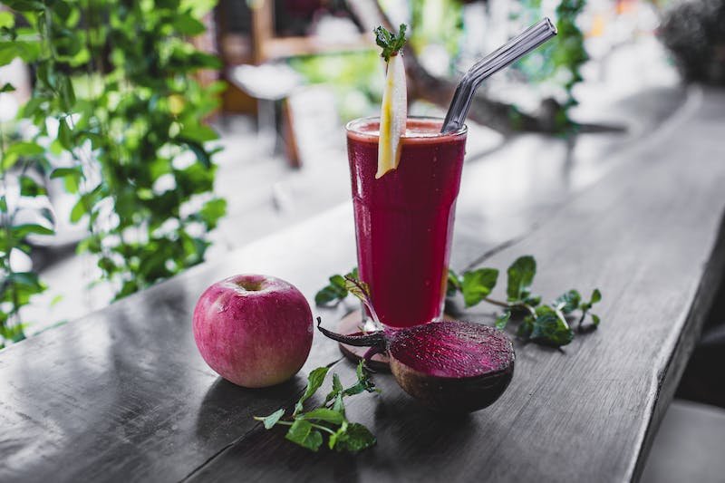 Beetroot juice and apple